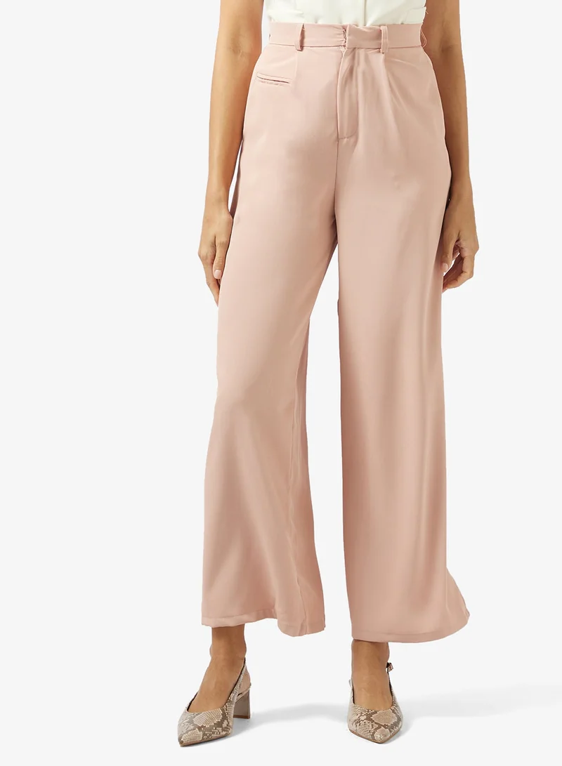 ايلا بنطلون بقصة مستقيمة